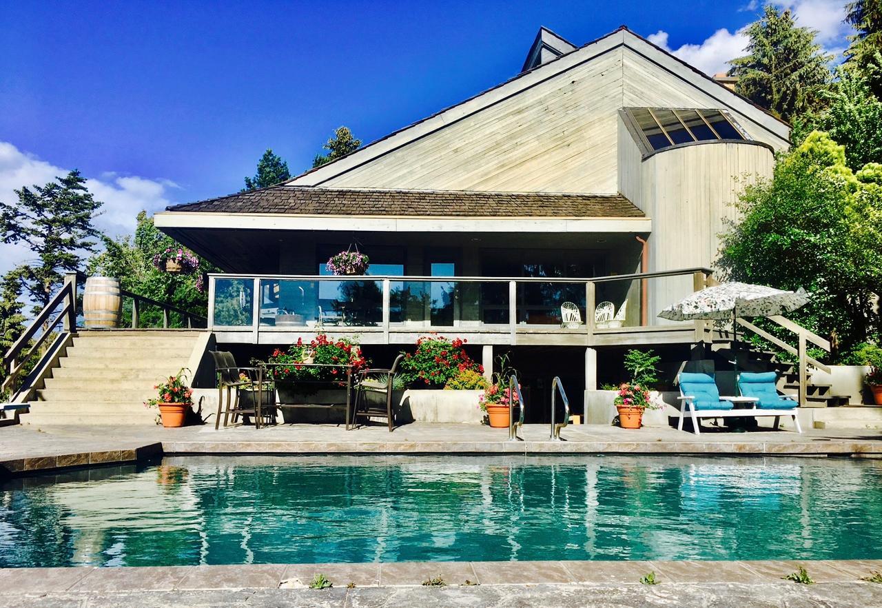 킬로나 Summerhill Estate House B&B 외부 사진